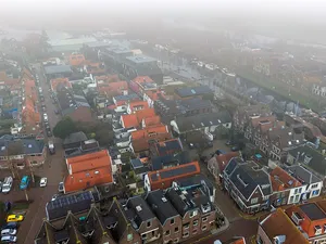 Het dilemma | Collectief spanningsproblemen stroomnet beperken met bestaande omvormers – haalbaar of niet?