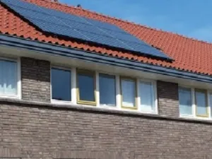 Gratis zonnepanelen voor 1.400 woninghuurders Woonstichting Hulst