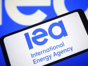 IEA: energiecrisis historisch keerpunt, wereld installeert 650 gigawattpiek zonnepanelen in 2030