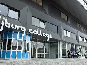 IJburg College laat via collectief project 420 zonnepanelen plaatsen