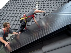 Waarschuwing voor oplichting met zonnepanelen via valse meldingen faillissement