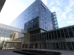 Nieuw wereldrecord JinkoSolar met perovskiet-tandemzonnecel van 34,76 procent