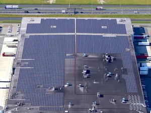 KiesZon plaatst voor vastgoedbedrijf Montea 10.164 zonnepanelen in Aalsmeer