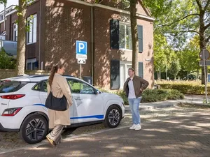 Vattenfall test parkeren auto zonder stekker op laadplek