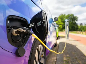 10 procent korting voor elektrische rijders die slim laden in Gelderland