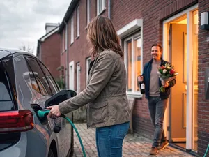 Gratis laden bij de buren terwijl eigenaar stroomkosten bijna terugverdient: Tibber en Joulo lanceren Joulo Deel