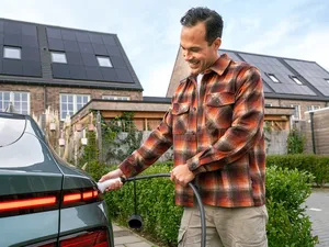 Consumenten krijgen geld voor slim aansturen thuisbatterij en laadpaal