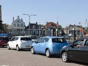Honderd Nissans LEAF voor deelautoproject Terschelling