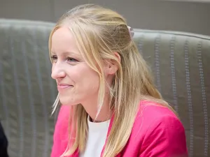 Vlaams minister: ‘Verbod op negatieve prijs stroom zonnepanelen niet wenselijk’