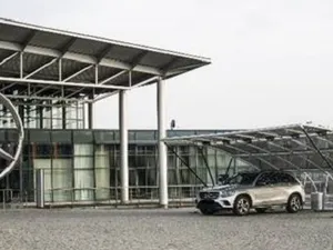 Mercedes-Benz introduceert solar carport met energieopslag