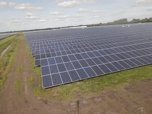 CEE Group koopt 6 Nederlandse zonneparken van Chint Solar