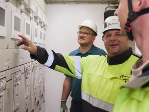 Licht blijft aan terwijl stroomnet wordt vernieuwd: Fluvius lanceert mobiele schakelpost als Vlaamse primeur