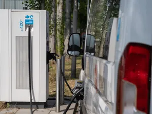 Provincies ronden aanbesteding 600 snellaadstations elektrische auto’s af