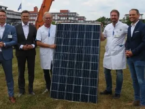 Nij Smellinghe en GroenLeven starten met installatie 9.000 zonnepanelen