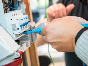 Installatie van thuisbatterijen: ‘Er gaat nog te veel fout, opleiding is cruciaal’
