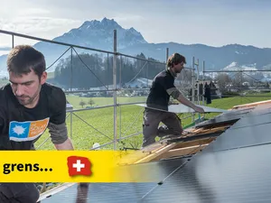 Over de grens | Verkoop zonnepanelen explodeert in Zwitserland, 1 op 3 koopt thuisbatterij