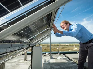 Sunday 2022: ‘Agri-pv met verticale transparante tweezijdige zonnepanelen kansrijk’