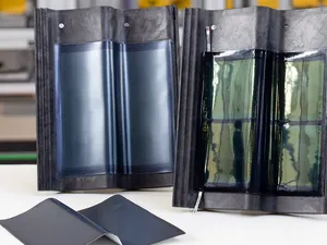 Wereldprimeur TNO met perovskietzonnecellen op gebogen dakpan