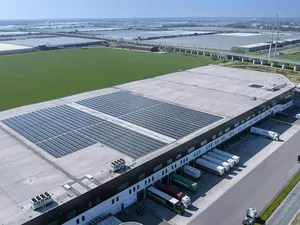 1,2 megawattpiek zonnepanelen voor distributiecentrum Dynalogic in Bleiswijk