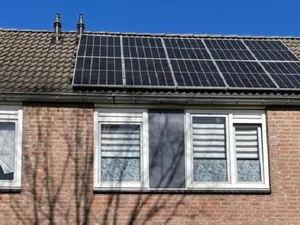 Salderingsregeling: Woonbond wil subsidie voor zonnepanelen bij huurwoningen óf maximum aan salderen