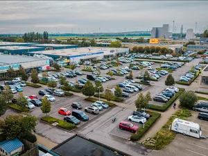 Provincie Antwerpen onderzoekt zonnecarports als alternatief voor grondgebonden zonneparken in de open ruimte
