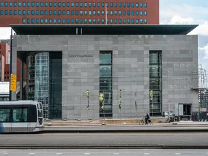 Rechtbanken installeren zonnepanelen op 22 locaties