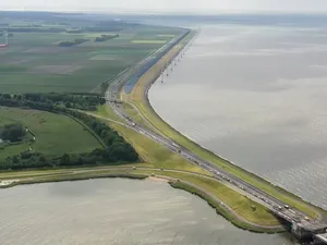Rijkswaterstaat rondt verkenning af voor zonnepanelen langs A6 (video)