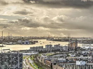 Rotterdam wil komende 3 jaar 1,4 miljoen zonnepanelen installeren