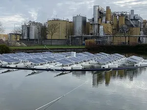 SABIC Bergen op Zoom neemt eiland met drijvend zonnepanelen in gebruik