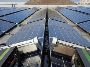 Reinigen zonnepanelen vergroot opwek, maar hoeveel?