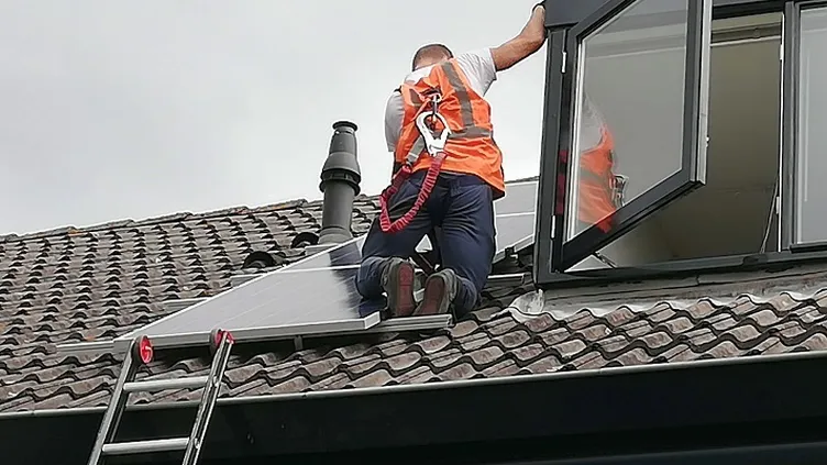 Een onveilige situatie op het dak