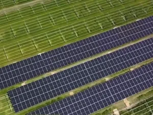 SolarEnergyWorks: bouw zonnepark Sas van Gent op voormalig vloeiveld in volle gang