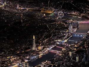 Illuminated River: led-verlichting eerste 4 bruggen in Londen ingeschakeld