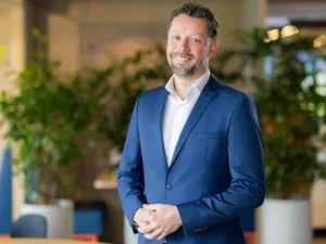 Moeten installateurs in de snelgroeiende markt voor plug-inbatterijen stappen?