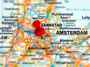 Noord-Holland legt plannen voor zonnepanelen langs snelwegen ter inzage