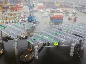 Kabinet legt 11 miljoen euro klaar voor zon op zee: drijvende zonnepanelen moeten Noordzee slimmer benutten