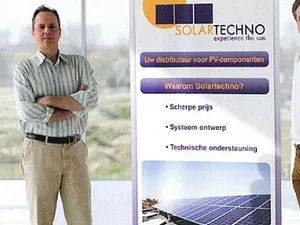 Noordwijks Solartechno werkt aan batterij voor montage aan achterzijde zonnepaneel