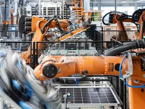 Nieuwe EU-wet voert eisen voor Europese productie batterijen en zonnepanelen in