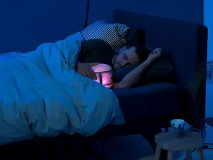 TU Delft spin-off Somnox start crowdfundingscampagne voor led-slaaprobot