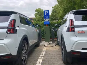 Gent heeft eerste bidirectioneel laadplein en test elektrische auto’s als buurtbatterij