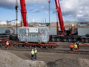 Stedin installeert transformator van 170 ton voor zonnepanelen Vlissingen-Oost