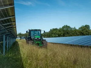 Sunvest krijgt subsidie voor zonnepark met zonvolgende zonnepanelen