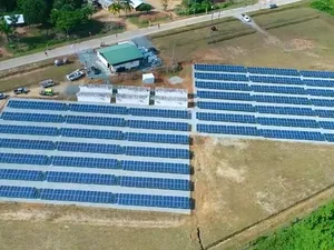 India gaat zonnepanelen financieren voor 50 dorpen in Suriname