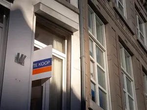 Makelaar berispt om verzwijgen huur warmtepomp en zonnepanelen
