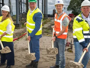 TenneT mag stroomnet in vieren knippen, uitbreiding station Lelystad van start