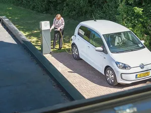 35.000 huishoudens gevraagd stroomnet te ontlasten, korting thuisbatterij en auto ‘s nachts laden