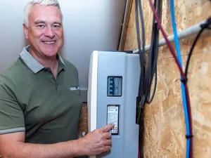 Ongeregistreerde thuisbatterij kan consument later geld kosten: ‘Stekkerbatterij grootste risico’