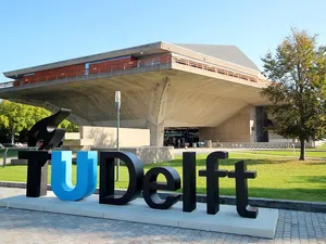 TU Delft: batterij voor energiegemeenschap pas rendabel bij leveren netdiensten