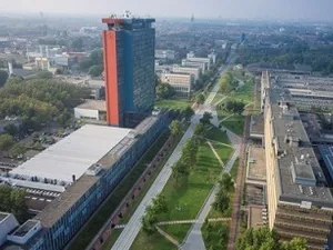 Cofely gestart met aanbrengen van 1,2 megawatt zonnepanelen op campusdaken TU Delft