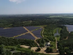 Natuurinclusief zonnepark Abdissenbosch geopend: 30.000 zonnepanelen voor Landgraaf